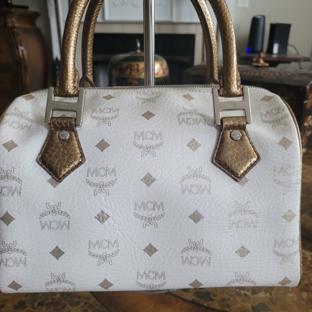 MCM White and Gold Women's Bag - Picture 2 of 7